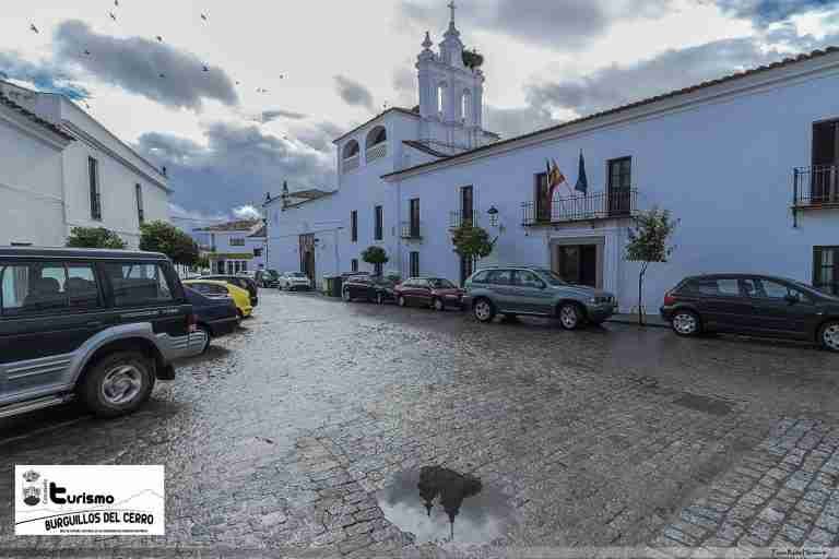 Exteriores Convento de las Concepcionistas Ayuntamiento de Burguillos del Cerro