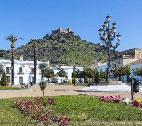 Paseo de la Fuente Llano y Plaza de España Paseo de la Fuente Llano y Plaza de España